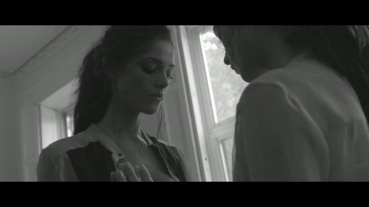 Ashley-Greene-dot-nl_2012Esquire-2-0111.jpg