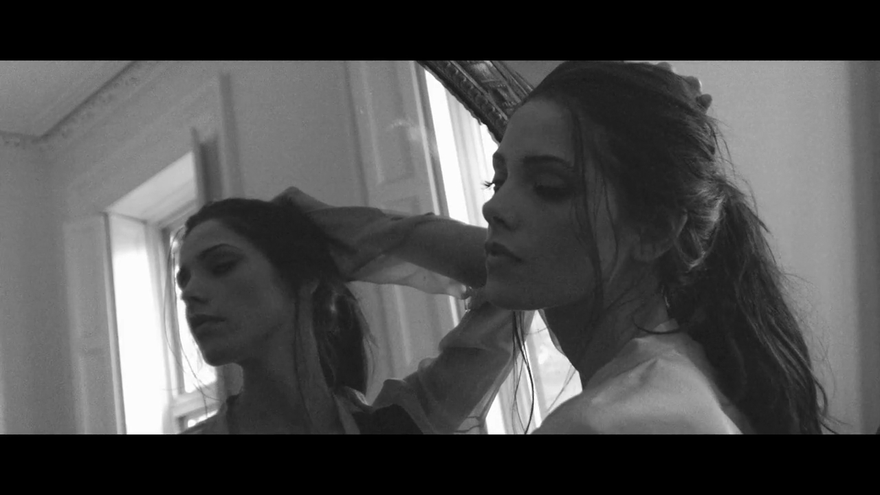 Ashley-Greene-dot-nl_2012Esquire-2-0122.jpg