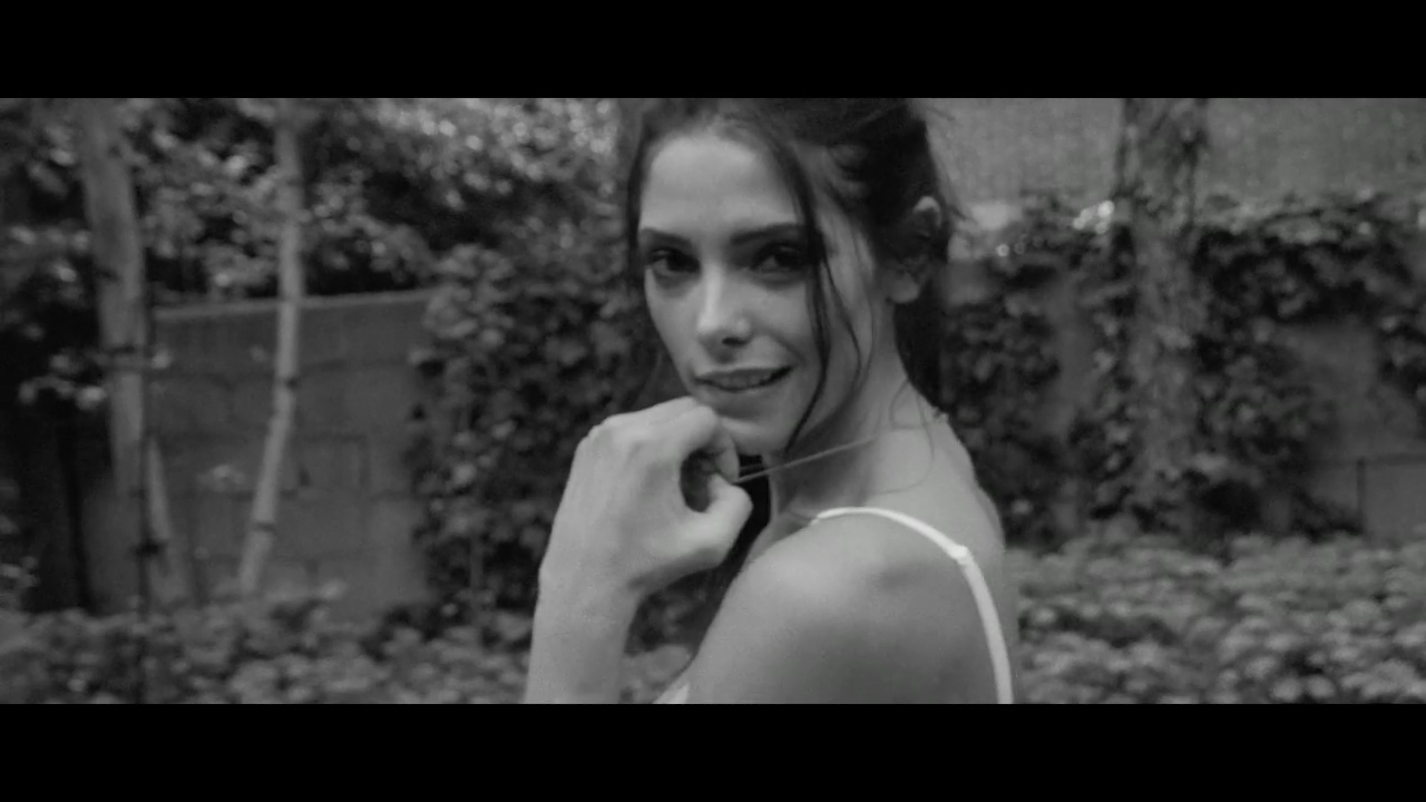 Ashley-Greene-dot-nl_2012Esquire-2-0141.jpg