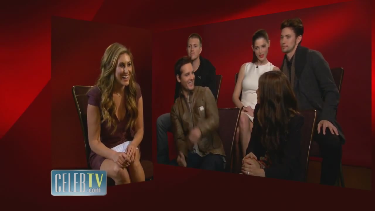 Ashley-Greene-dot-nl_2011CelebTV0019.jpg