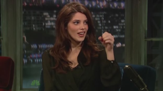 Ashley-Greene-dot-nl-2011LateNghtWithJimmyFallon0105.jpg