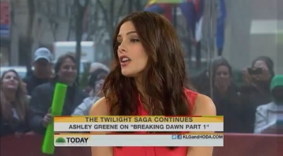 Ashley-Greene-dot-nl_17nov2011TheTodayShow0131.jpg