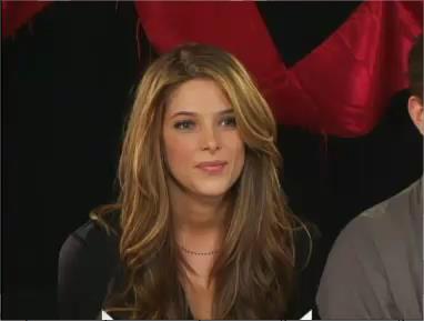 ashley-greene_dot_nl-MTVs11for11interview0001.jpg