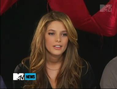 ashley-greene_dot_nl-MTVs11for11interview0014.jpg