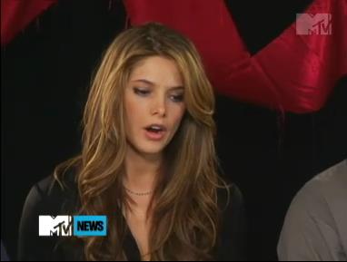 ashley-greene_dot_nl-MTVs11for11interview0025.jpg