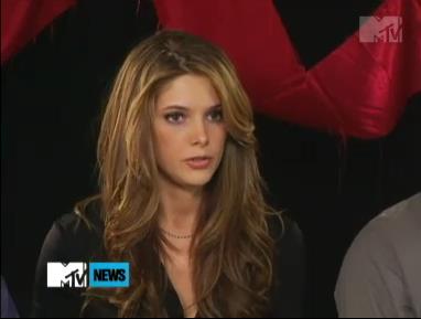 ashley-greene_dot_nl-MTVs11for11interview0026.jpg