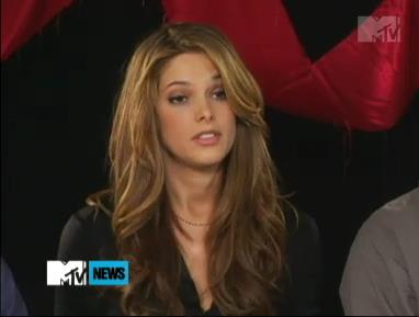 ashley-greene_dot_nl-MTVs11for11interview0035.jpg