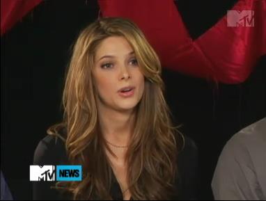 ashley-greene_dot_nl-MTVs11for11interview0036.jpg