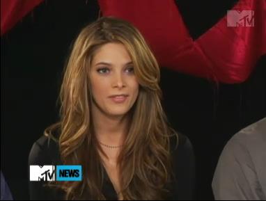 ashley-greene_dot_nl-MTVs11for11interview0037.jpg