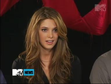 ashley-greene_dot_nl-MTVs11for11interview0038.jpg