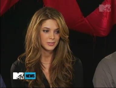 ashley-greene_dot_nl-MTVs11for11interview0039.jpg