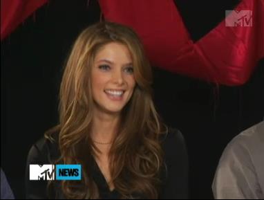 ashley-greene_dot_nl-MTVs11for11interview0040.jpg