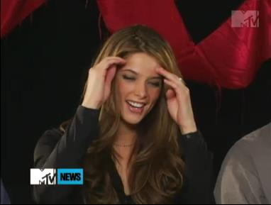 ashley-greene_dot_nl-MTVs11for11interview0041.jpg