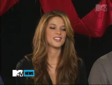 ashley-greene_dot_nl-MTVs11for11interview0042.jpg