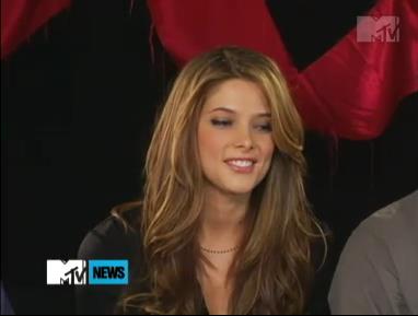 ashley-greene_dot_nl-MTVs11for11interview0043.jpg