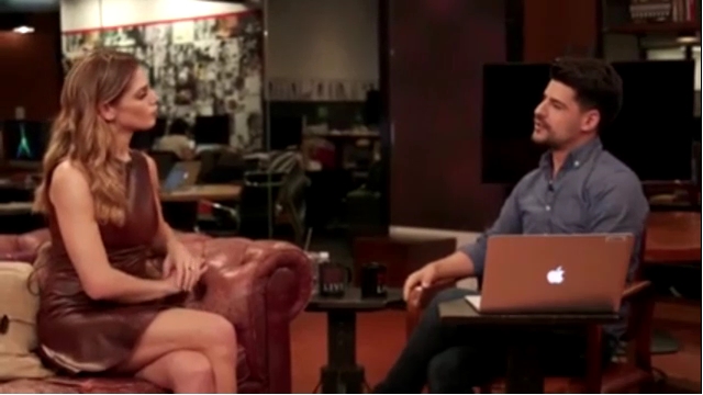 Ashley-Greene-dot_nl-6april2016HuffPostLive0737.jpg