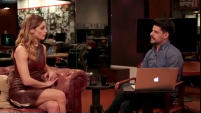 Ashley-Greene-dot_nl-6april2016HuffPostLive0742.jpg
