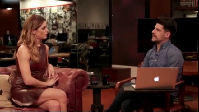 Ashley-Greene-dot_nl-6april2016HuffPostLive0743.jpg