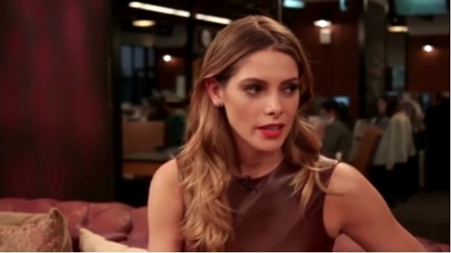 Ashley-Greene-dot_nl-6april2016HuffPostLive0782.jpg