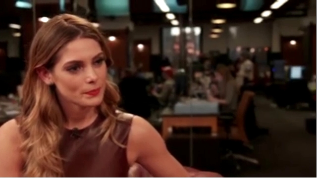 Ashley-Greene-dot_nl-6april2016HuffPostLive0792.jpg