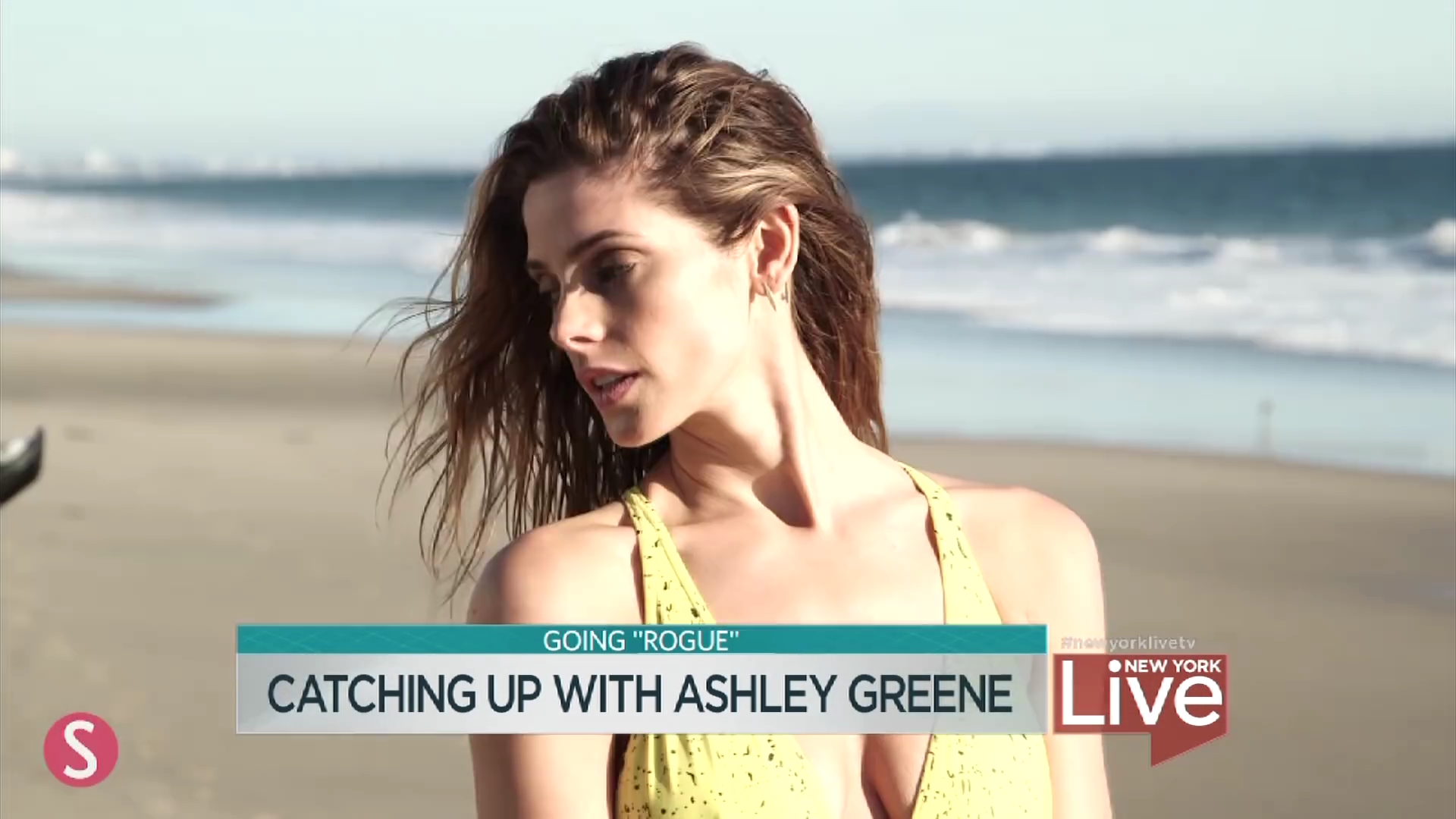 Ashley-Greene-dot_nl-6april2016HuffPostLive0187.jpg