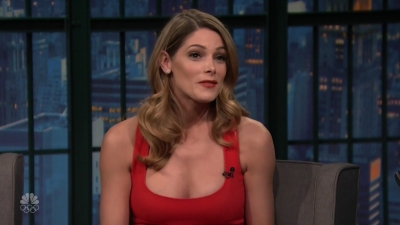 Ashley-Greene-dot_nl-6april2016LateNightwithSethMeyers0252.jpg