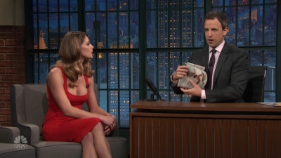 Ashley-Greene-dot_nl-6april2016LateNightwithSethMeyers0315.jpg