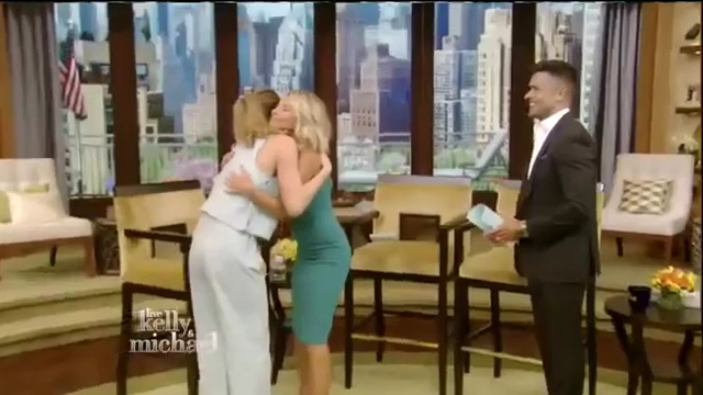 Ashley-Greene-dot_nl-7april2016LiveWithKellyAndMichael0011.jpg