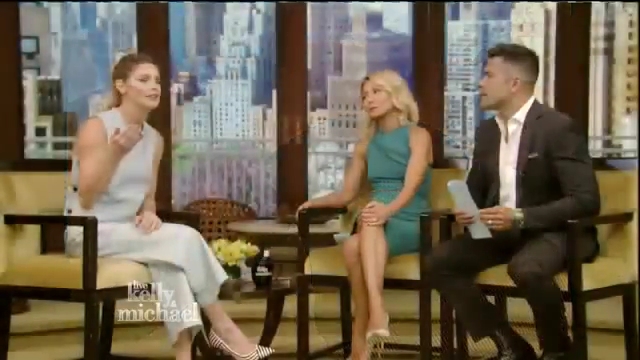 Ashley-Greene-dot_nl-7april2016LiveWithKellyAndMichael0158.jpg
