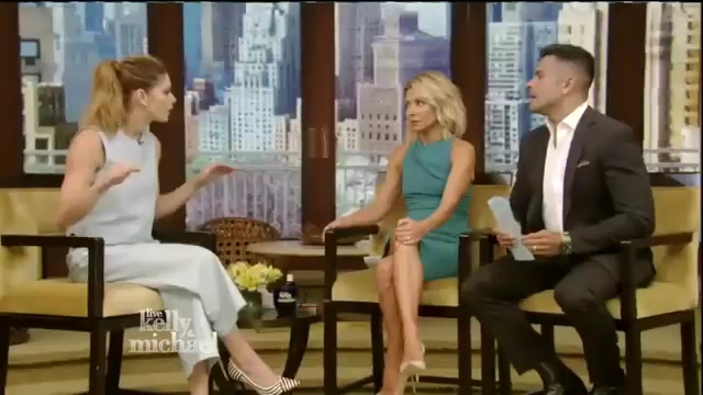 Ashley-Greene-dot_nl-7april2016LiveWithKellyAndMichael0159.jpg
