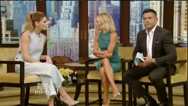 Ashley-Greene-dot_nl-7april2016LiveWithKellyAndMichael0208.jpg