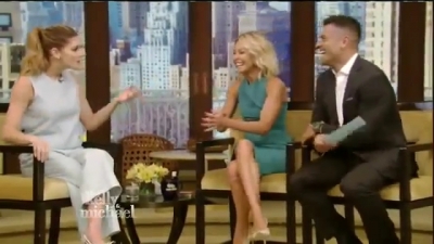 Ashley-Greene-dot_nl-7april2016LiveWithKellyAndMichael0320.jpg