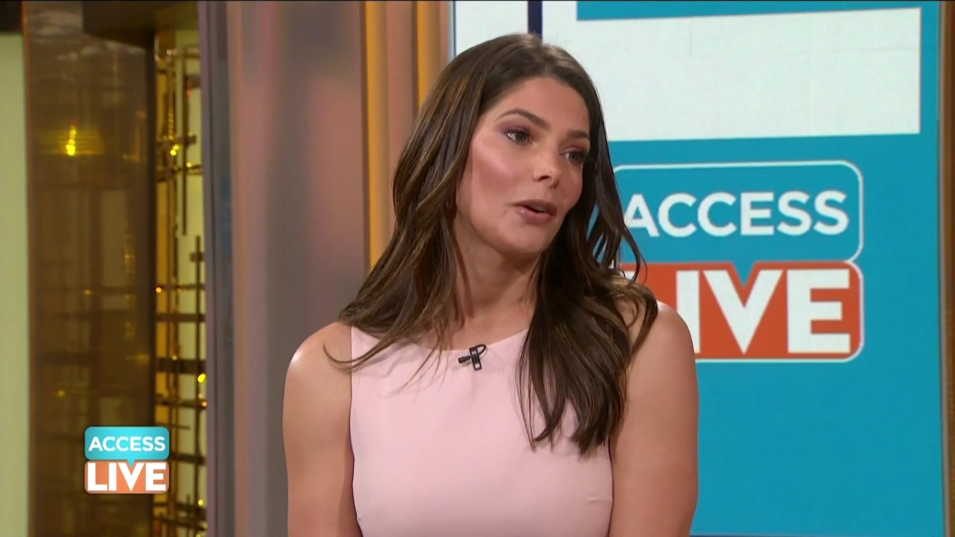 Ashley-Greene-dot-nl_2019AccesHollywood0072.jpg