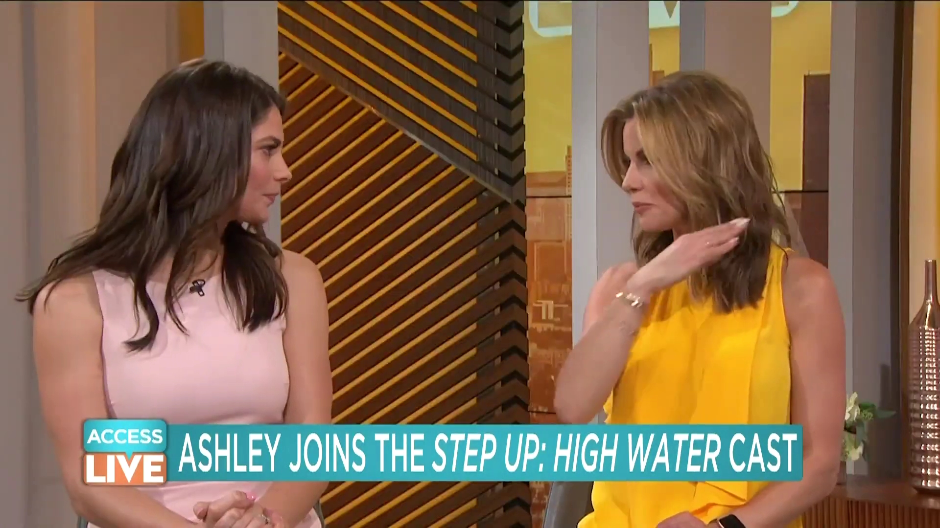 Ashley-Greene-dot-nl_2019AccesHollywood0303.jpg
