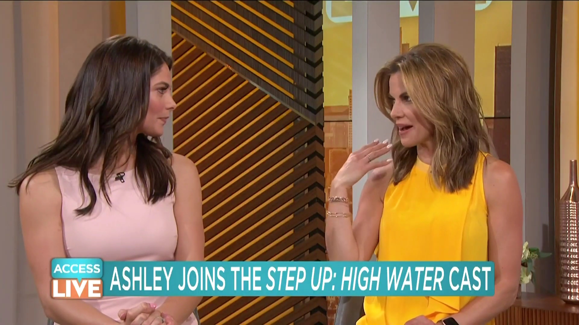 Ashley-Greene-dot-nl_2019AccesHollywood0305.jpg
