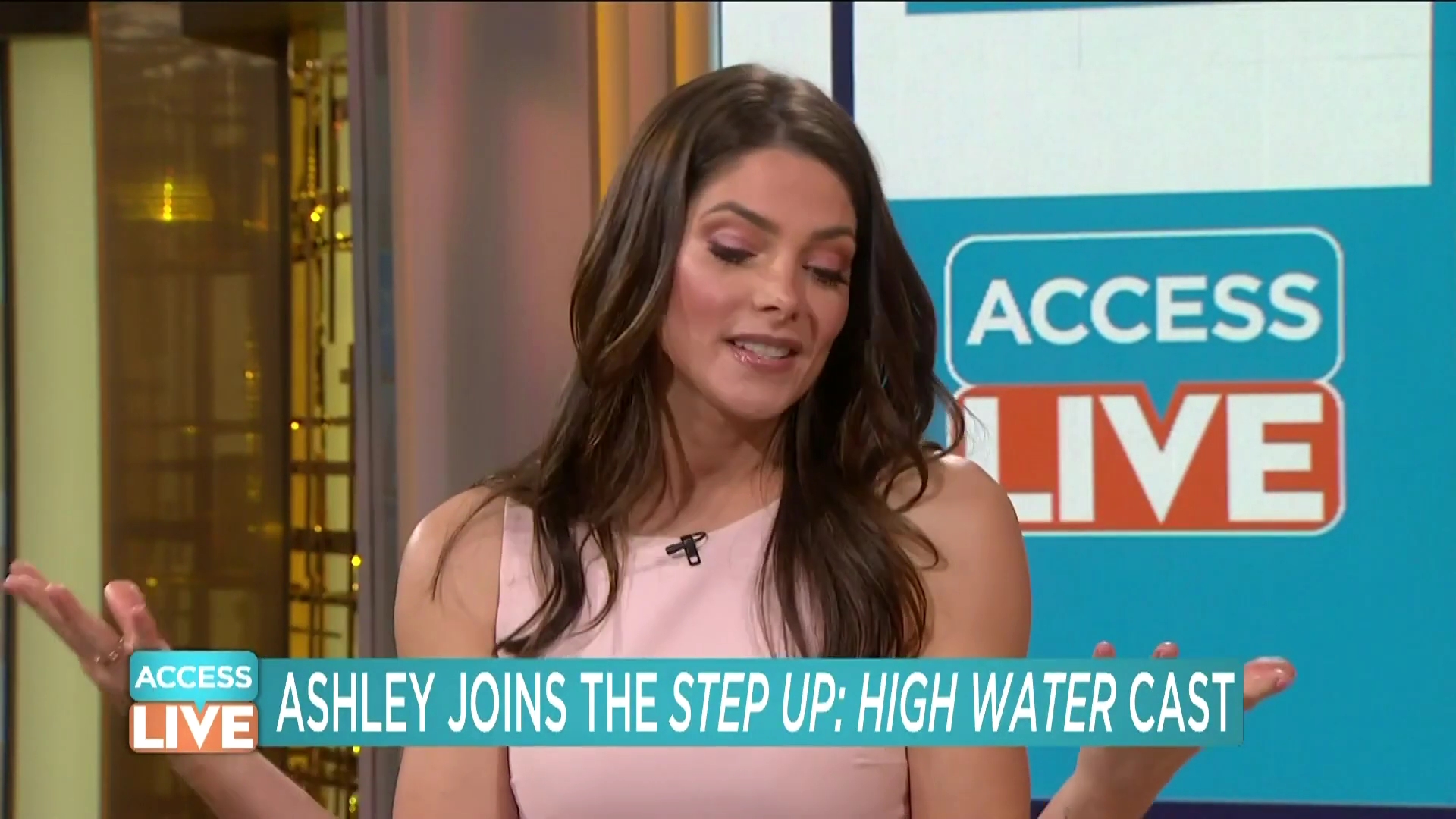 Ashley-Greene-dot-nl_2019AccesHollywood0370.jpg