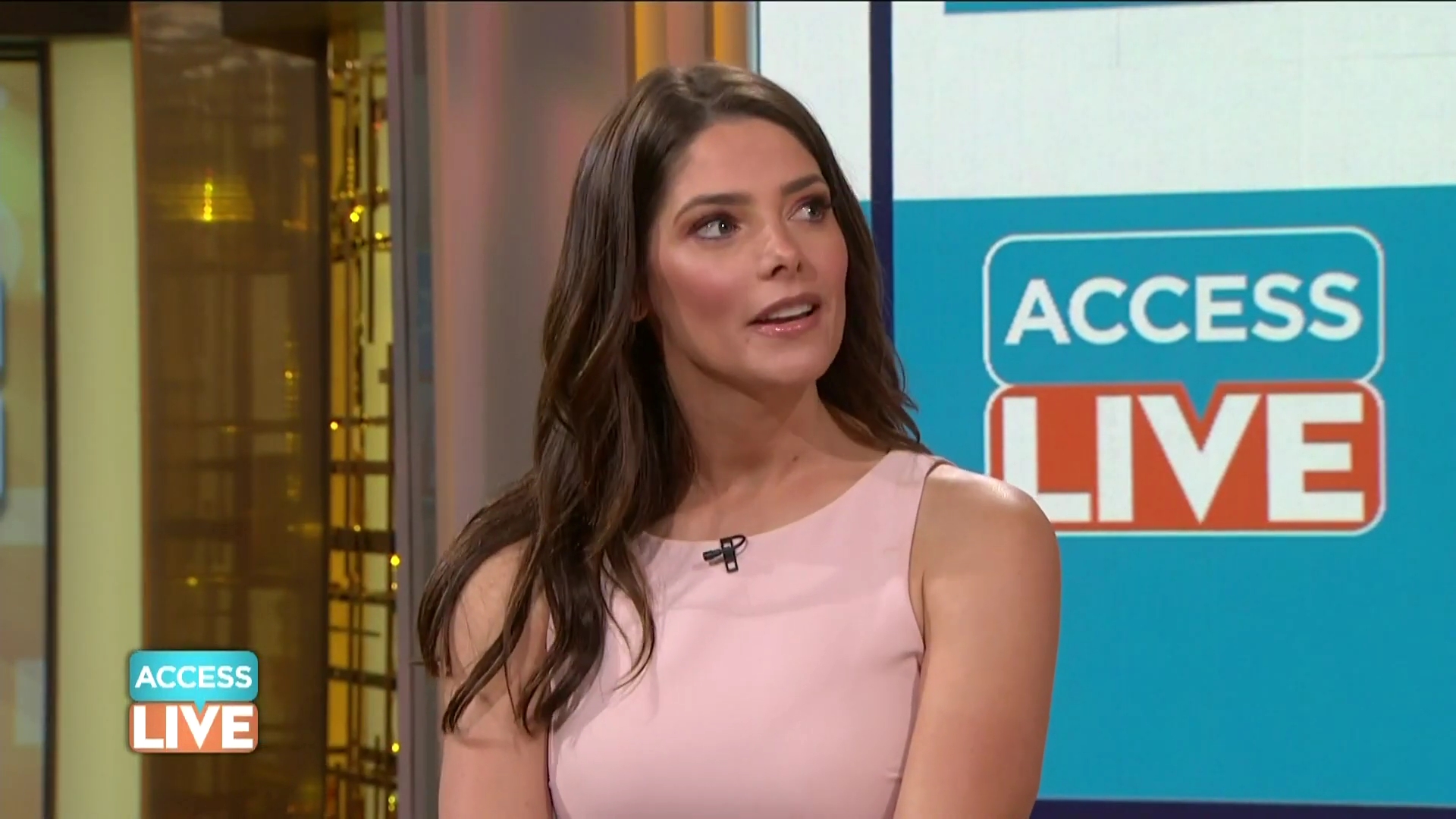 Ashley-Greene-dot-nl_2019AccesHollywood0528.jpg