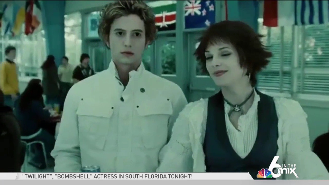 Ashley-Greene-dot-nl-2020NBC6InTheMix0301.jpg Ashley-Greene-dot-nl-2020NBC6InTheMix0301.jpg