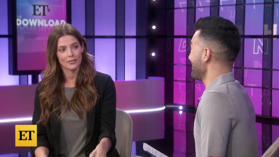 Ashley-Greene-dot-nl_2022EntertainmentTonight0188.jpg