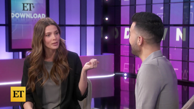 Ashley-Greene-dot-nl_2022EntertainmentTonight0191.jpg