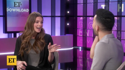 Ashley-Greene-dot-nl_2022EntertainmentTonight0193.jpg