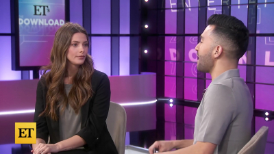 Ashley-Greene-dot-nl_2022EntertainmentTonight0240.jpg