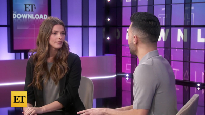 Ashley-Greene-dot-nl_2022EntertainmentTonight0241.jpg