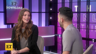 Ashley-Greene-dot-nl_2022EntertainmentTonight0243.jpg