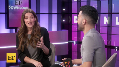 Ashley-Greene-dot-nl_2022EntertainmentTonight0294.jpg