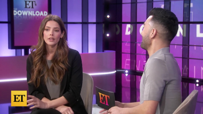 Ashley-Greene-dot-nl_2022EntertainmentTonight0295.jpg