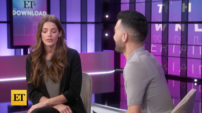 Ashley-Greene-dot-nl_2022EntertainmentTonight0296.jpg