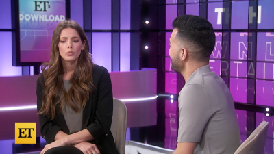 Ashley-Greene-dot-nl_2022EntertainmentTonight0297.jpg