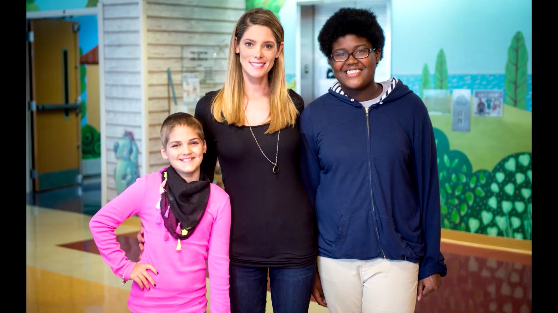 Ashley-Greene-dot-nl_2017StJudesGiveThanksPSA0054.jpg