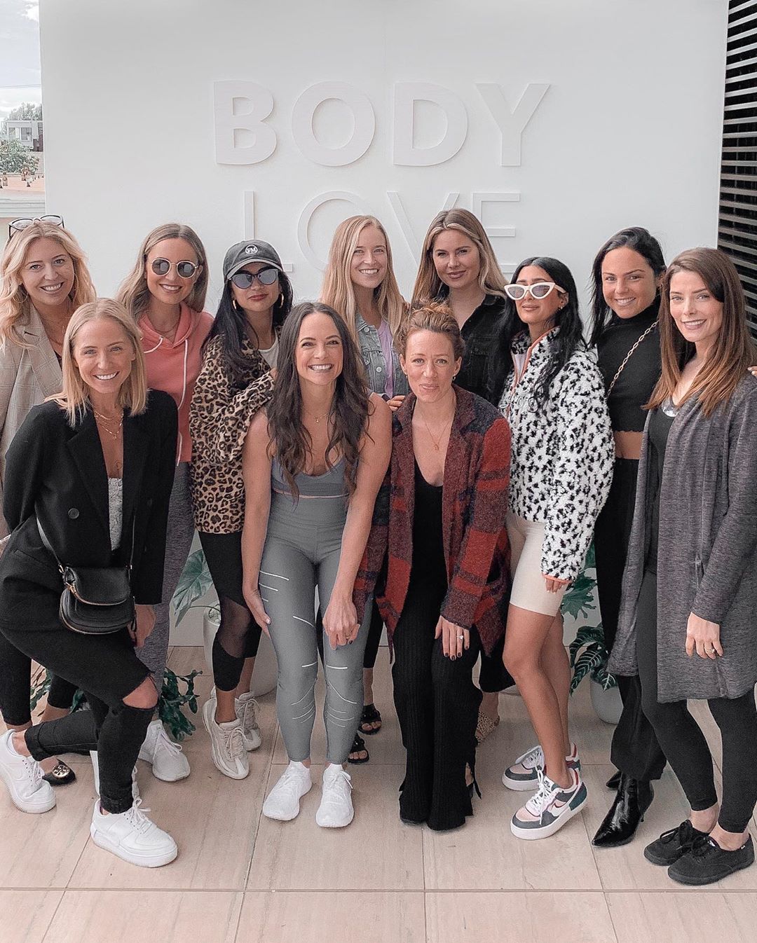 22 januari 2020: Every once in awhile, God gives you a very clear sign you’re home that lets your heart rest, even if just for a minute.
Today I spent the afternoon in my foundation of wellness and yoga surrounded by so many close friends. Note to self: return to your foundation, you’ll feel good if you do.
@bewellbykelly sure knew how to throw a party in celebration of her second book, Body Love. (Everyone into nutrition - CHECK it out! Kelly is a nutritional genius) Additionally, all of my favorite brands were there, from @honest_beauty down to getting a much needed fresh mani by my fav @oliveandjune and B-12 shots from @thehydrationroom
This community is truly spreading so much goodness into the world and I’m so excited to be more active on here again for you all to show you what everyone has been up to! I feel like 2019 was prep and 2020 is giving it all life!
